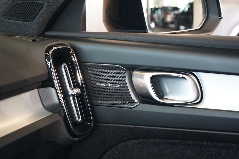 Volvo XC40 B4 PLUS Dark, 360°, LED Pixel - fotka 37 z 42