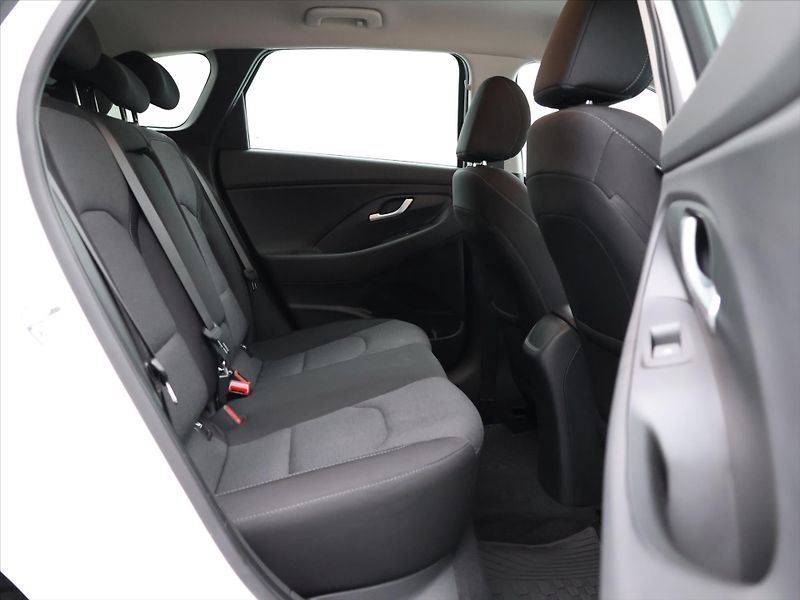 Hyundai i30 1,0 T-GDI 88kW Style DCT CZ DP - fotka 13 z 32