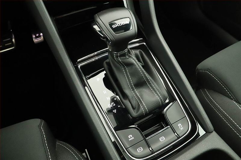 Škoda Karoq (2025) 1.5 TSI, SPORTLINE, AUTOMAT - fotka 10 z 20
