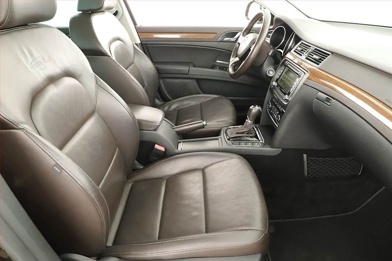 Škoda Superb (2013) Laurin&Klement 2.0 TDI, 4X4 - fotka 7 z 20