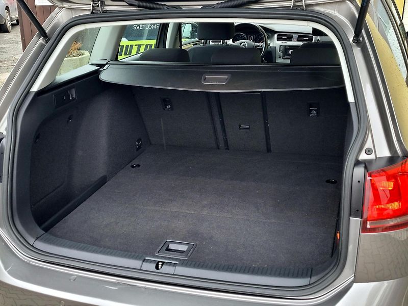 Volkswagen Golf 1,6 TDi CZ*DIGIKLIMA*SERVIS - fotka 11 z 43