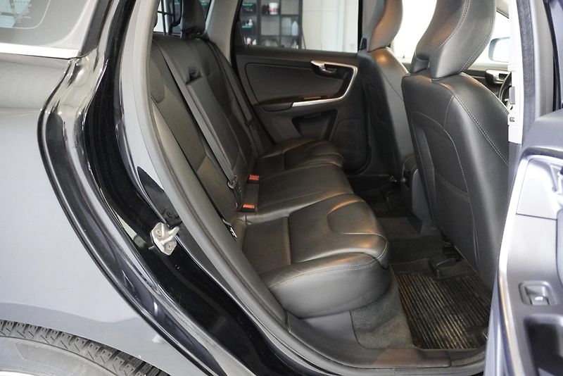 Volvo XC60 (2015) XC60  2,0 D4 AUTOMAT - fotka 25 z 30
