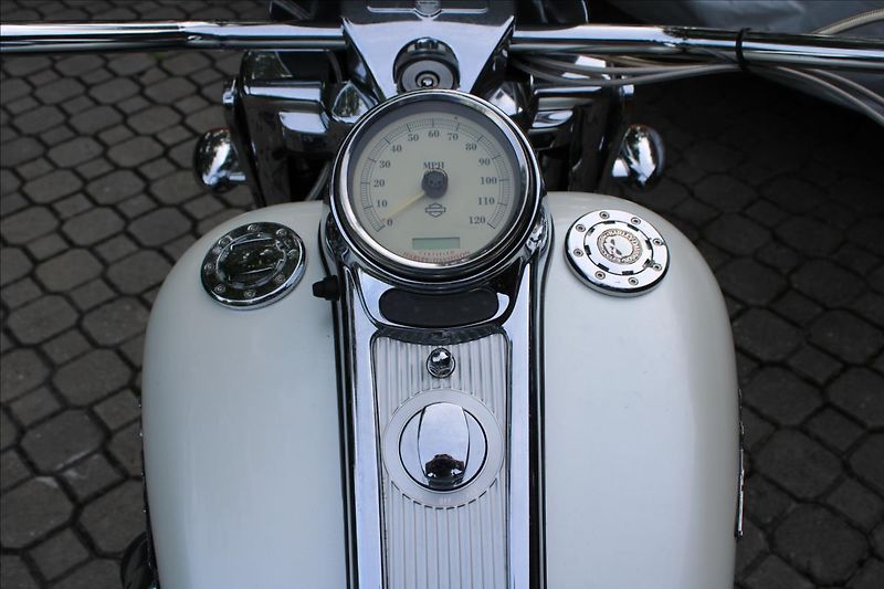 Harley-Davidson 1450 Custom  FLHRSI Road King - fotka 9 z 17