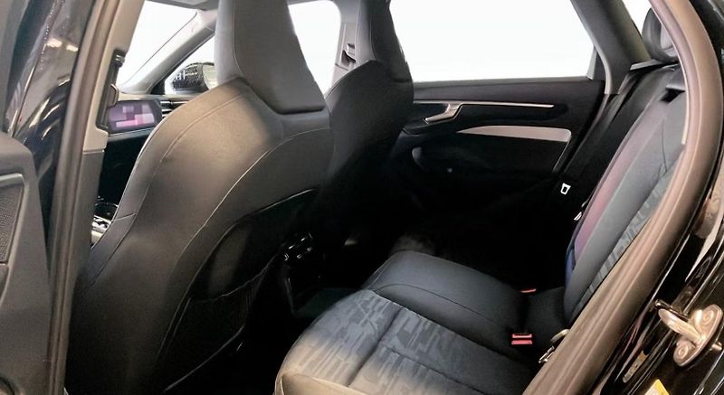 Audi A6 Avant e-hybrid Quattro Proline Tažné - fotka 11 z 12