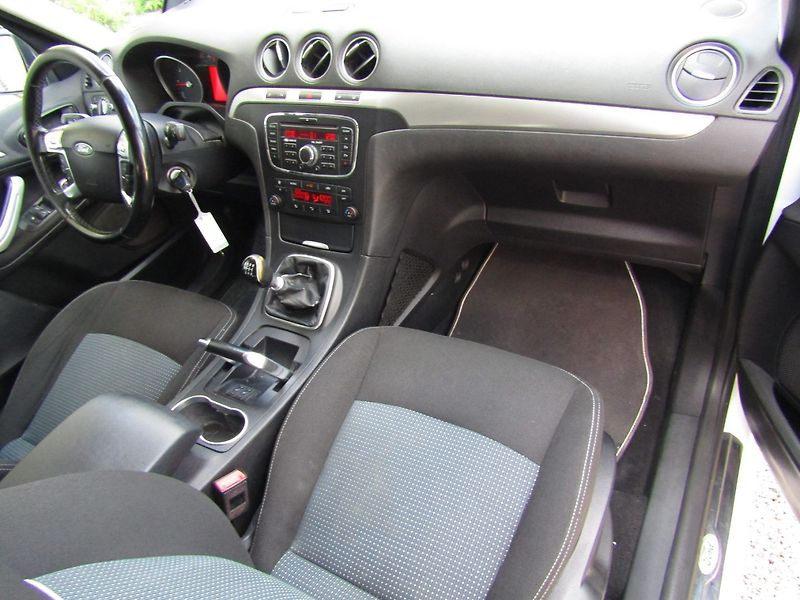 Ford Galaxy (2013) 1.6 TDCi  ZIMNÍ + LETNÍ PNEU - fotka 14 z 34