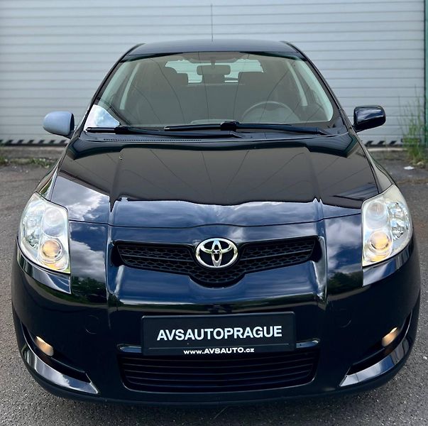Toyota Auris (2008) 1.4 VVT-i 71 KW –  NÍZKÝ NÁJEZ - fotka 2 z 25