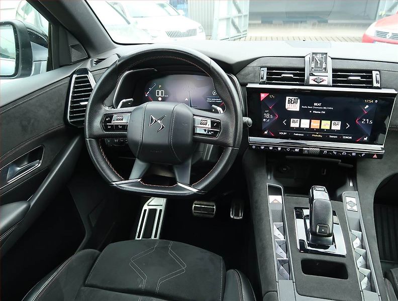 DS Automobiles DS7 Crossback (2022) Performance Line 1.6 PureTech - fotka 7 z 18
