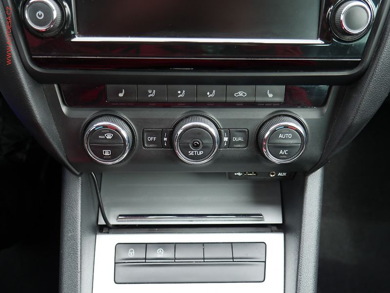 Škoda Octavia (2014) 2.0TDi, DSG, navi, bixen - fotka 16 z 17