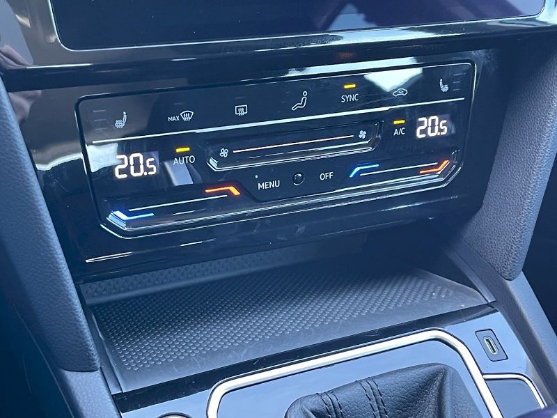 Volkswagen Passat (2021) 1.5 TSI 110 kW DSG Elegance Pl - fotka 13 z 31