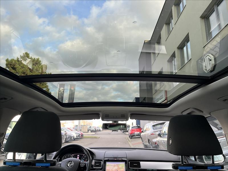 Volkswagen Touareg 3,0 TDI  V6 150 kW DSG 4M - fotka 25 z 36