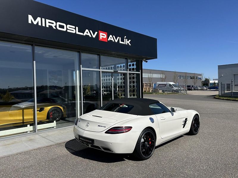 Mercedes-Benz SLS AMG 6.3 V8 Roadster - fotka 7 z 35