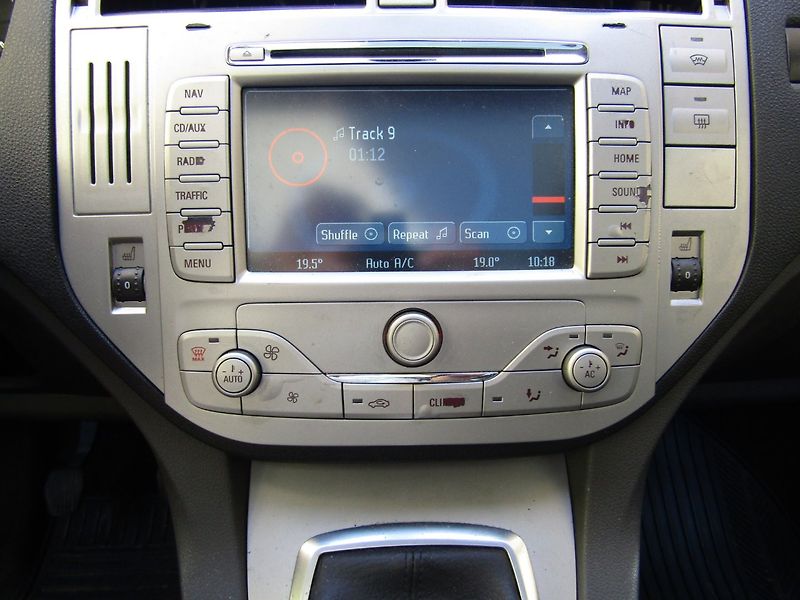Ford Kuga (2009) 2.0 TDCi 100kW - fotka 32 z 36