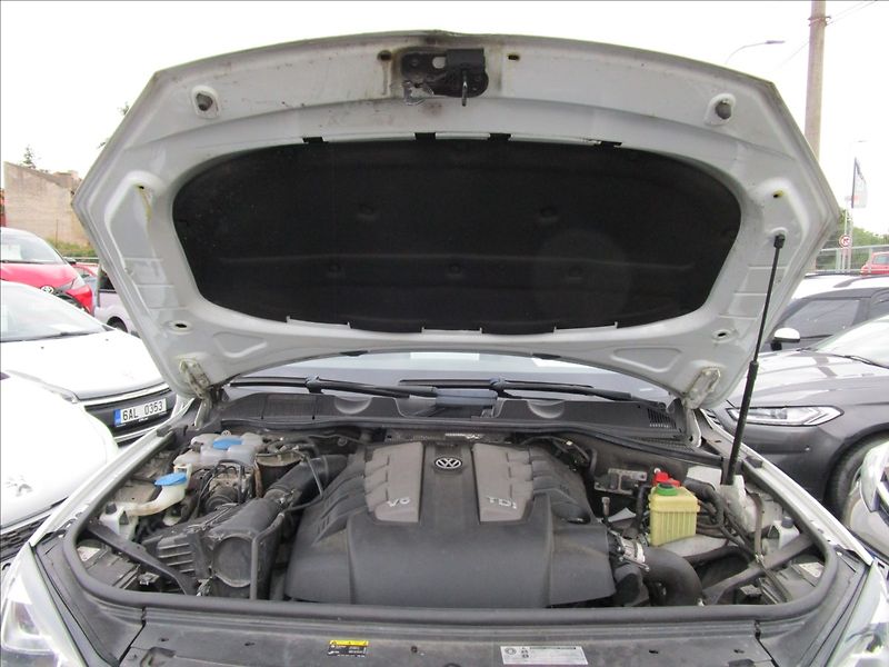 Volkswagen Touareg 3.0TDi V6  R-Line, 4x4, Bi-Xen - fotka 48 z 48