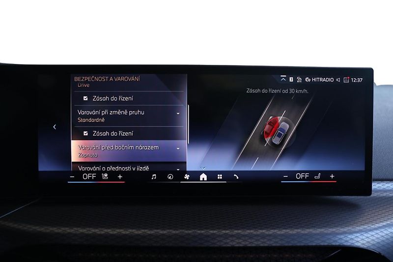 BMW Řada 3 330d xDrive Touring - fotka 16 z 25