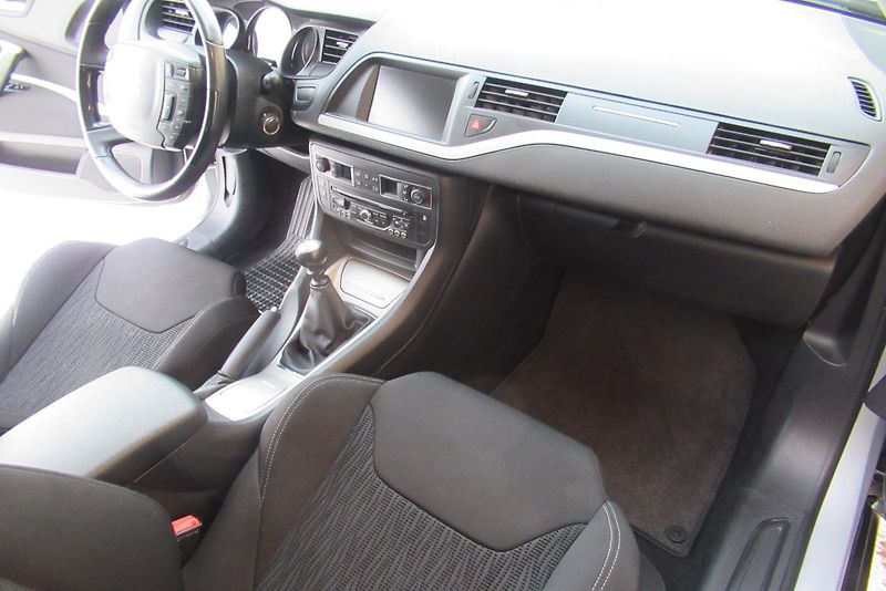Citroën C5 2.0 HDi  AUT. KLIMA TAŽNÉ - fotka 11 z 19