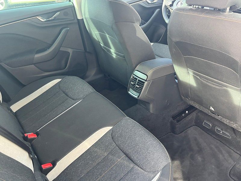 Škoda Scala (2024) 1.0 TSI 85kW Top Selection DSG - fotka 13 z 27