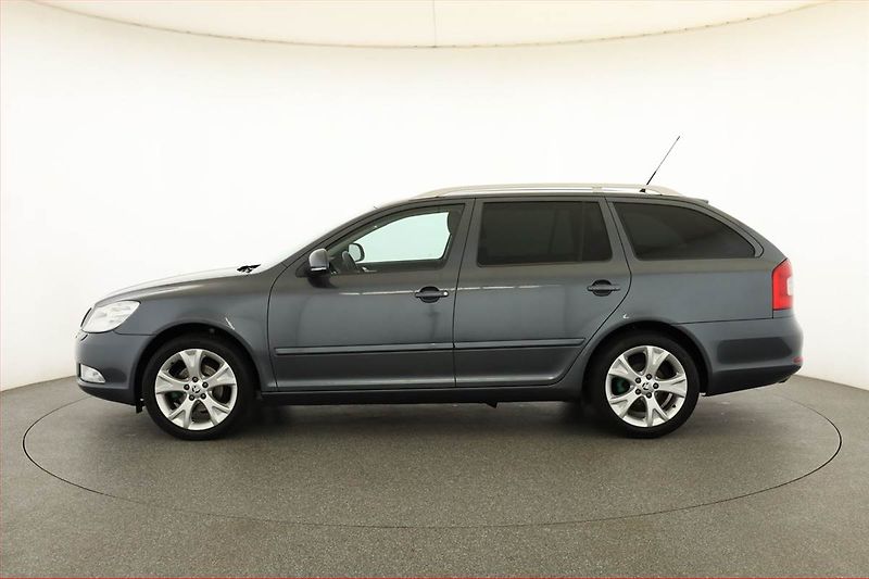 Škoda Octavia (2010) 1.6 TDI, Xenony, Tempomat - fotka 3 z 17