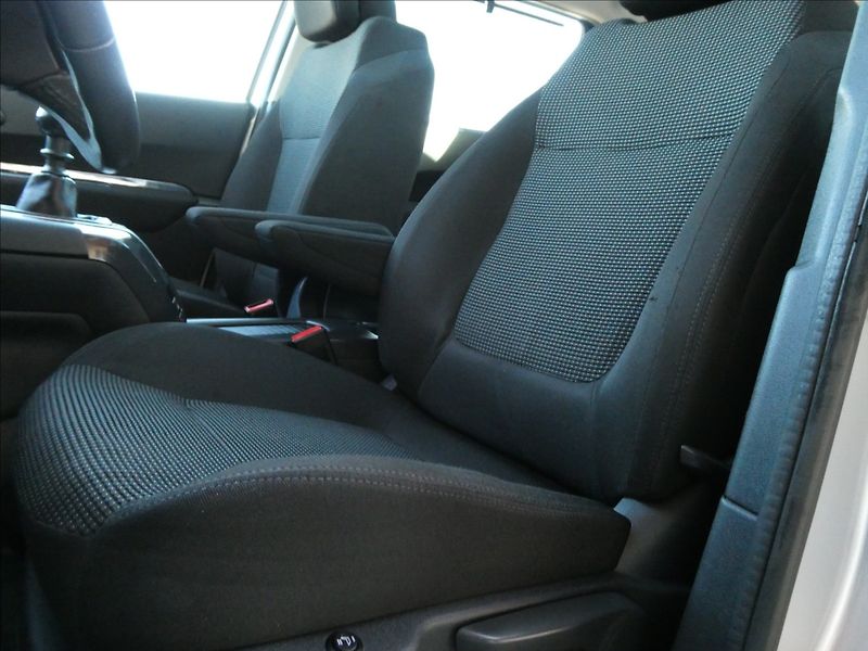 Peugeot 5008 1,6 16V 115kW Panorama,po serv - fotka 35 z 44