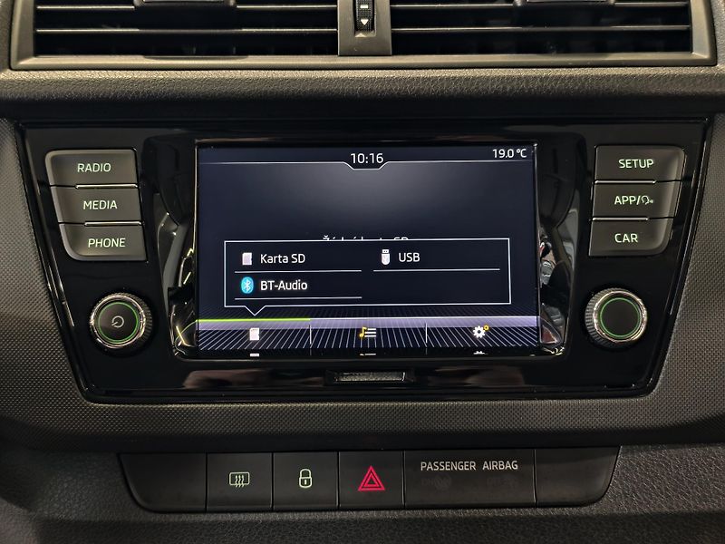 Škoda Fabia 1.0 TSi 81kW TEMPOMAT, PDC, ČR - fotka 17 z 22