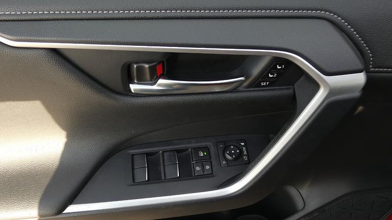 Toyota RAV4 2.5 Hybrid Executive 4WD e-CVT - fotka 9 z 24
