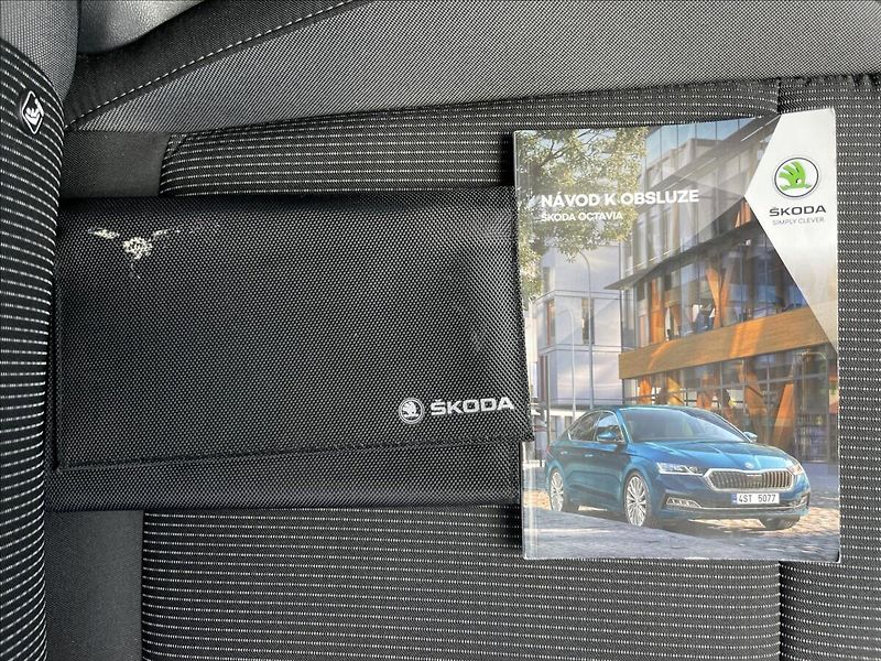Škoda Octavia 2,0 TDI Combi Ambition Plus - fotka 19 z 24