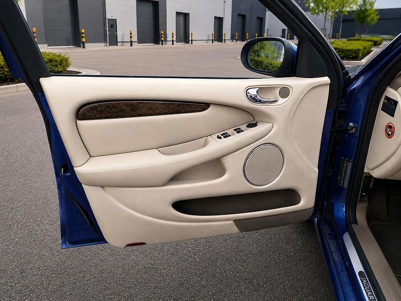 Jaguar X-Type 2.5 V6 AWD,DKLIMA,KŮŽE,TEMP,AL - fotka 8 z 14