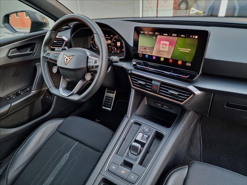 Cupra Leon 1.4TSI e-HYBRID 180kW DSG ST - fotka 39 z 50