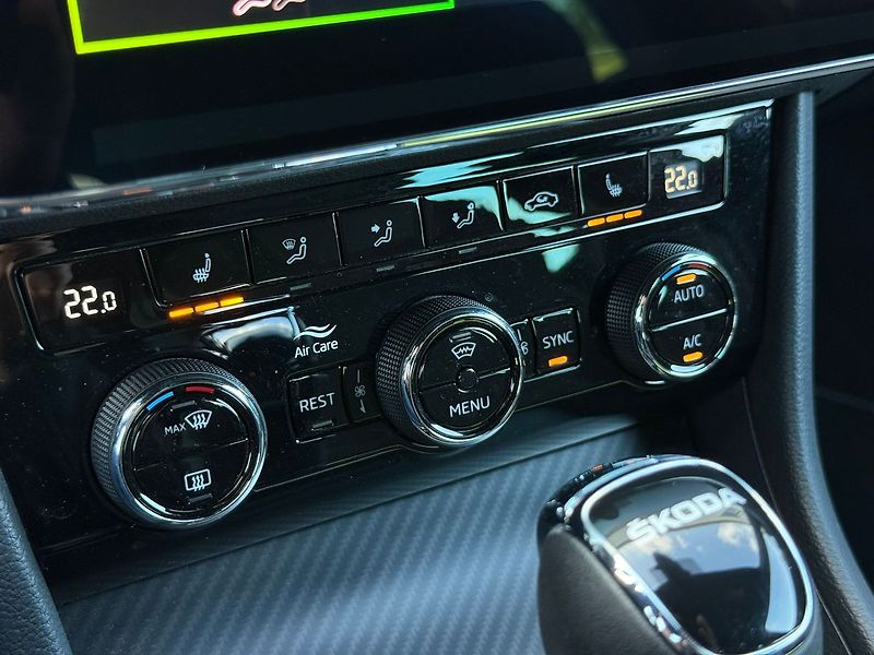 Škoda Superb 2.0TDI 110kW DSG Sportline Taž - fotka 14 z 16