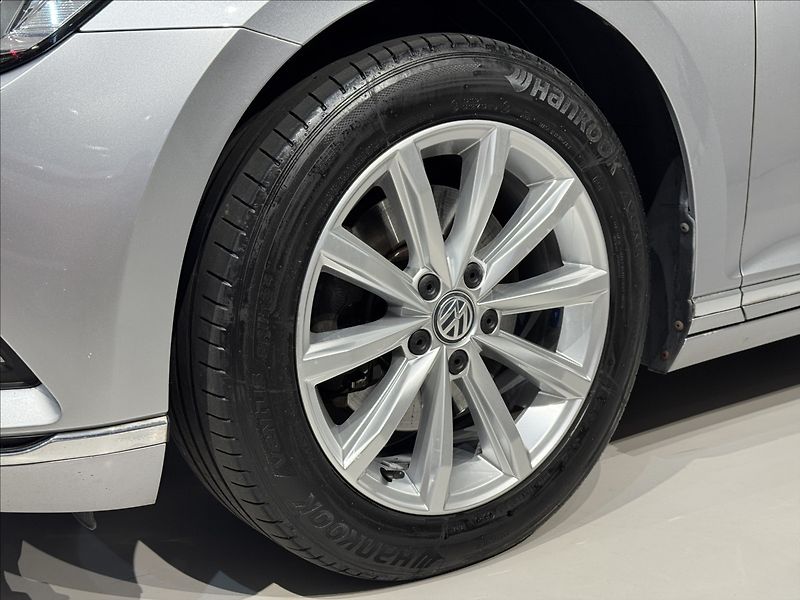 Volkswagen Passat 2,0 TDi  DSG Highline Virtual - fotka 6 z 49