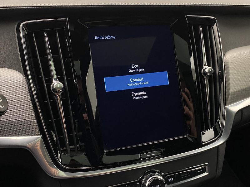 Volvo V90 D4 R-DESIGN AUT  - fotka 45 z 48