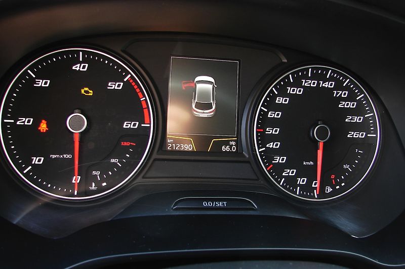 Seat Leon 1.6 TDi 110PS LED Navi-ZADÁN!  - fotka 21 z 42