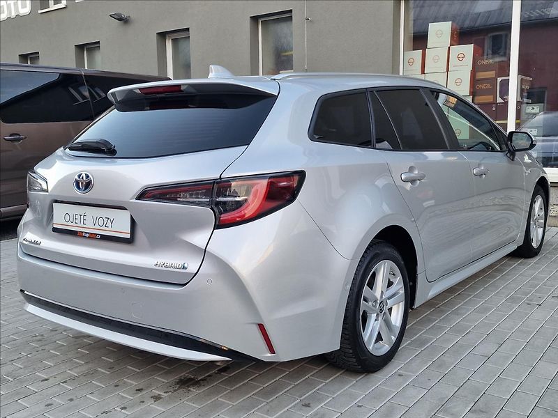 Toyota Corolla 1.8 Hybrid Comfort,ČR ,1.Maj. - fotka 10 z 48