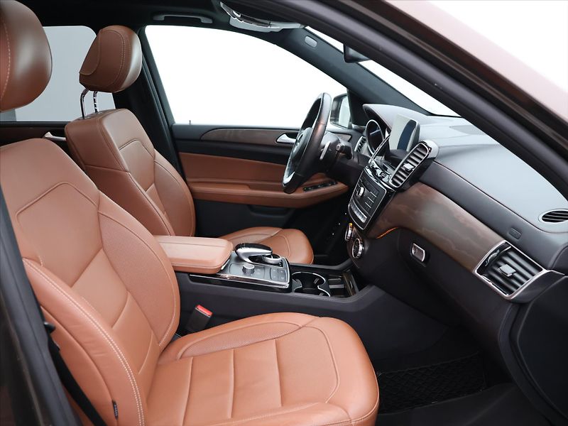 Mercedes-Benz GLS 3,0 350d 190kW AMG Sport DPH - fotka 13 z 45
