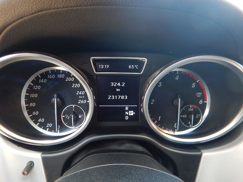 Mercedes-Benz Třídy M ML 350 BLUETEC 4MATIC - fotka 12 z 17