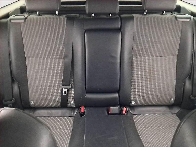Toyota Auris (2015) Hybrid, Automat, Kůže - fotka 10 z 22