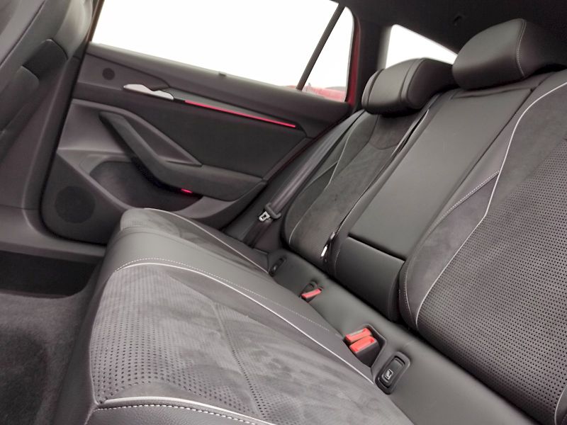 Škoda Superb (2025) Combi SportLine 1,5 Tsi iV DSG - fotka 36 z 49