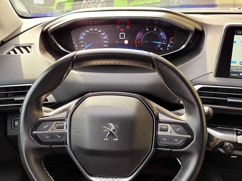 Peugeot 3008 HDi 96kW NAVi, BUSINESS - fotka 41 z 49