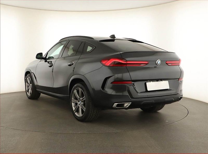 BMW X6 (2021) xDrive40d - fotka 4 z 21