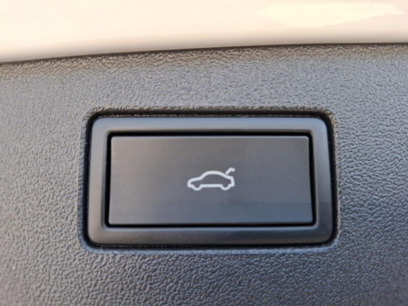 Volkswagen Tiguan TDI 4M R-Line DCC HuD Pano H/K - fotka 18 z 19