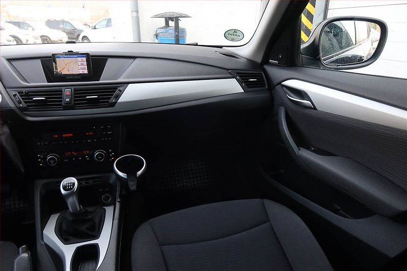 BMW X1 (2010) xDrive20d, 4X4, Xenony - fotka 8 z 17