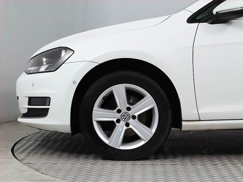 Volkswagen Golf (2014) Comfortline 1.6 TDI, Automat - fotka 13 z 15