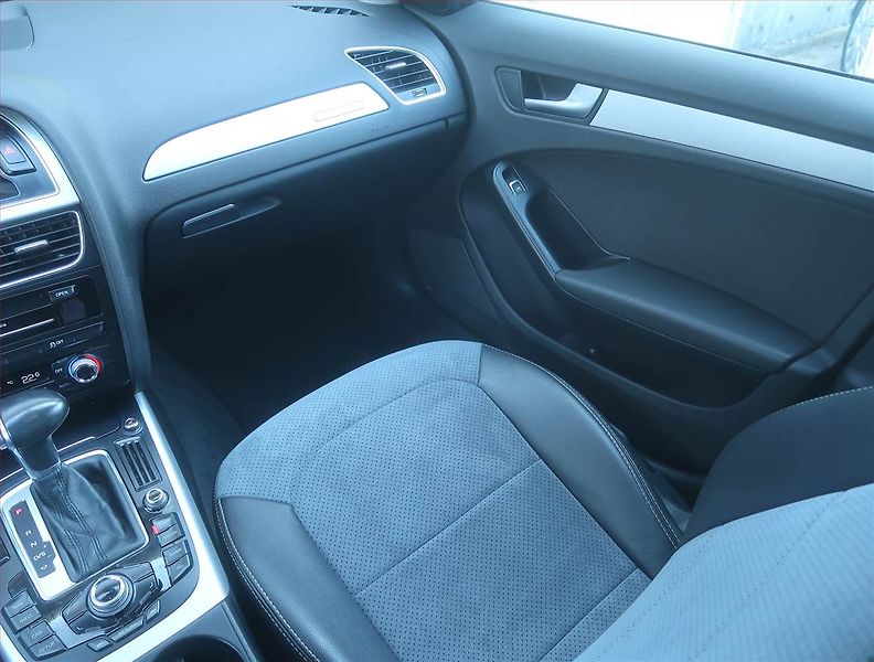 Audi A4 (2015) Attraction 2.0 TDI, 4X4 - fotka 8 z 15