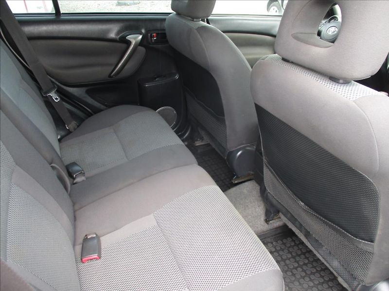 Toyota RAV4 2,0 D4D, klima,4x4,servis,tažn - fotka 11 z 34