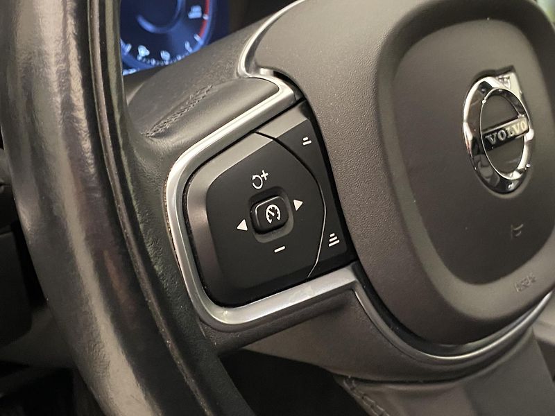 Volvo XC60 B4 AWD MOMENTUM AUT  - fotka 19 z 47