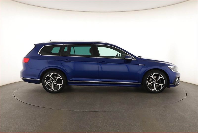 Volkswagen Passat (2022) 2.0 TDI - fotka 6 z 27