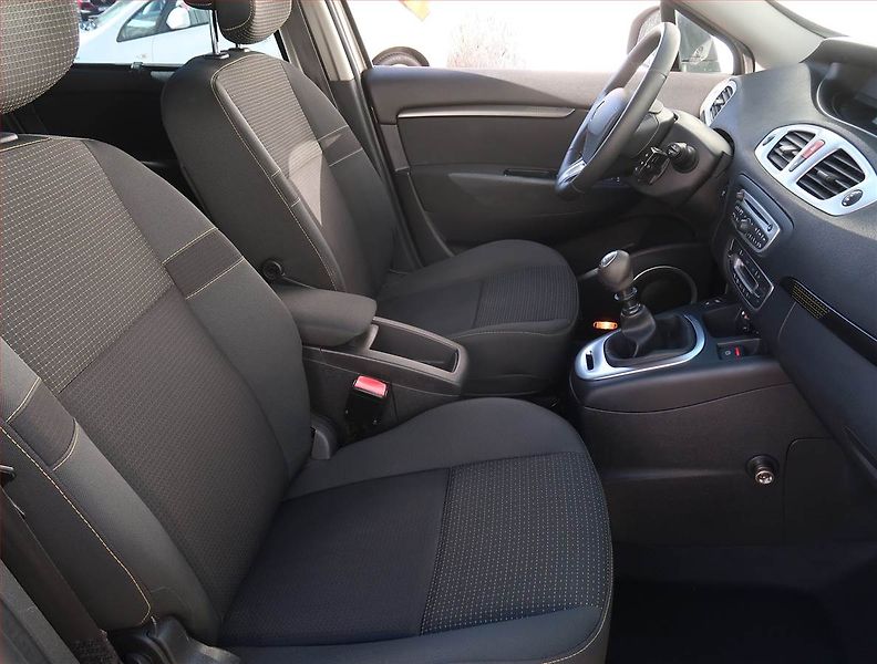 Renault Grand Scénic (2010) 1.9 dCi, ČR,1.maj, po STK - fotka 9 z 18