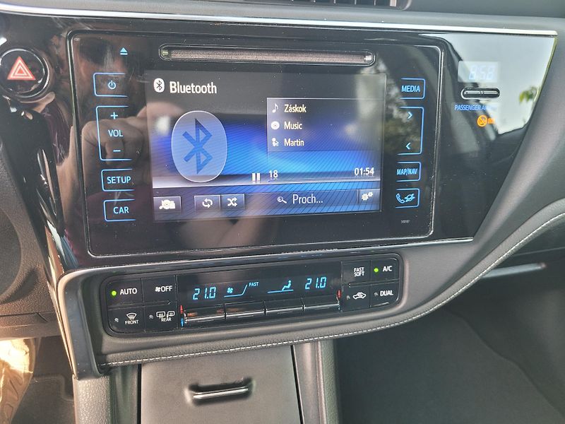Toyota Corolla (2018) 1.6i, ČR, Trend+ LED, automat - fotka 9 z 11