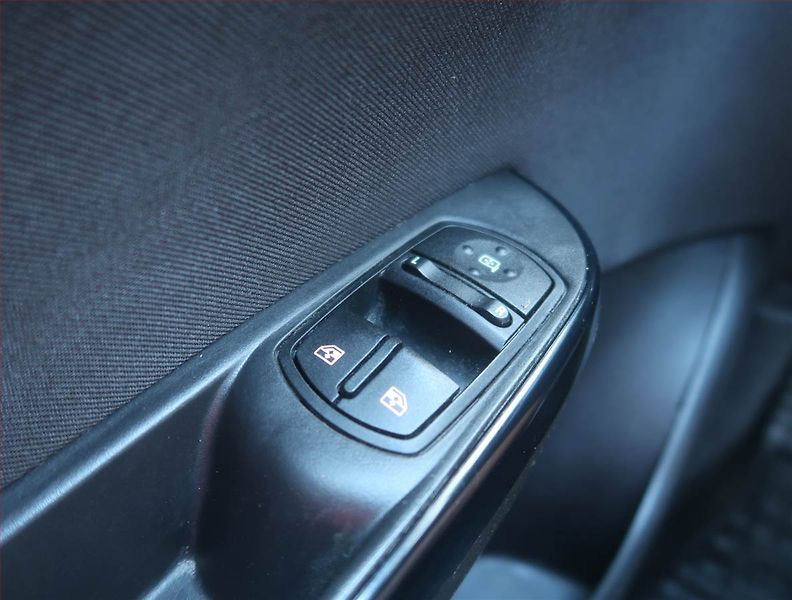Opel Corsa (2018) 1.4, Serv.kniha, Tempomat - fotka 13 z 14