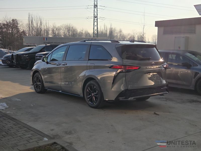 Toyota Sienna (2025) TOYOTA SIENNA XSE HYBRID 7 pas - fotka 5 z 12