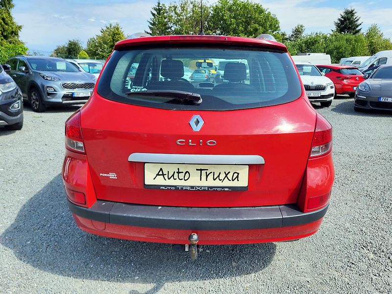 Renault Clio GRANDTOUR 1.2 i 16V ČR 1.majit - fotka 36 z 40